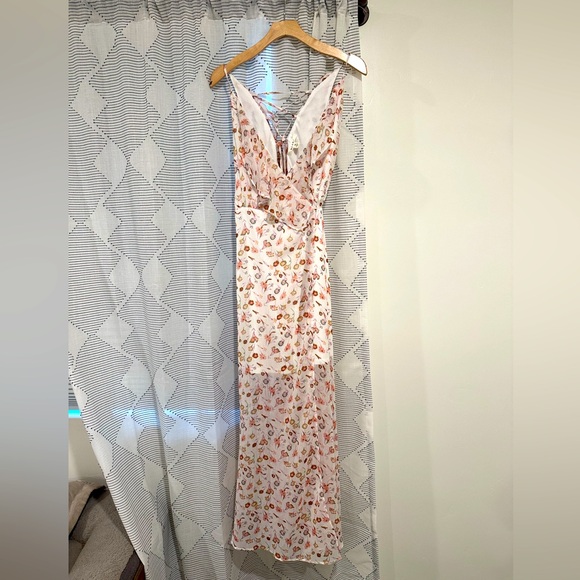 Mi Ami Dresses & Skirts - Lovely Wrap Dress with Back Detail